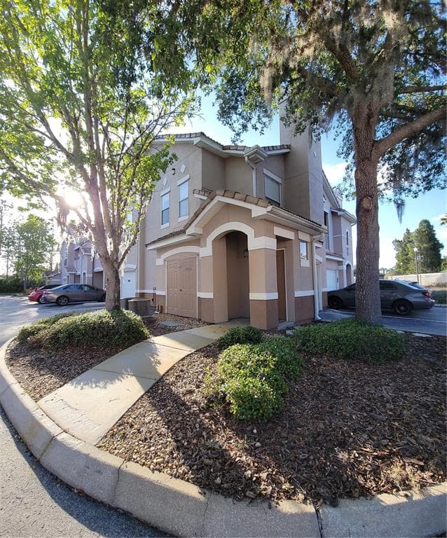 18026 VILLA CREEK DRIVE UNIT 18026 TAMPA, FL 33647