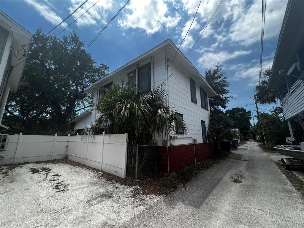 1829 27TH AVENUE N ST PETERSBURG, FL 33713