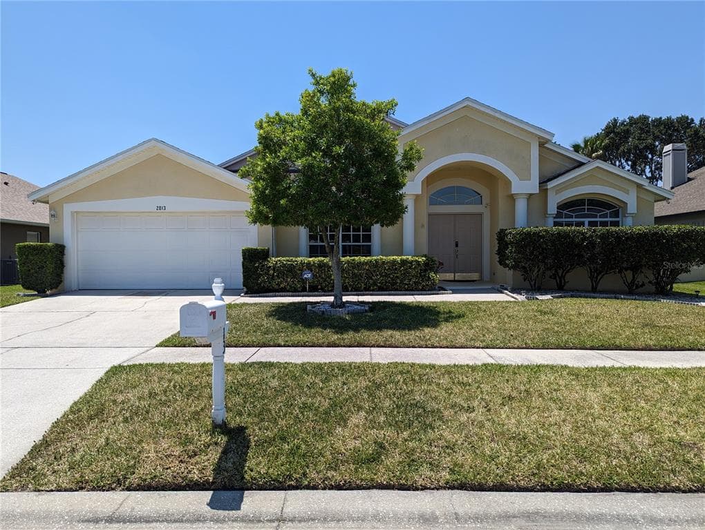 2013 GOLF MANOR BOULEVARD VALRICO, FL 33596