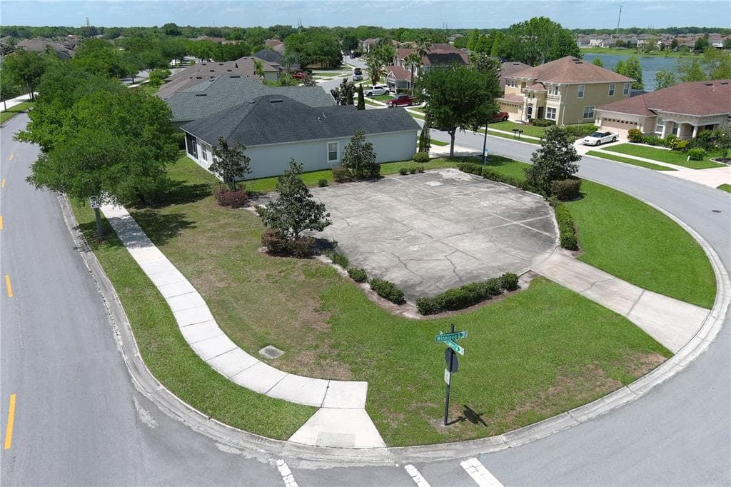 2489 WINNIPEG DRIVE LAKELAND, FL 33805