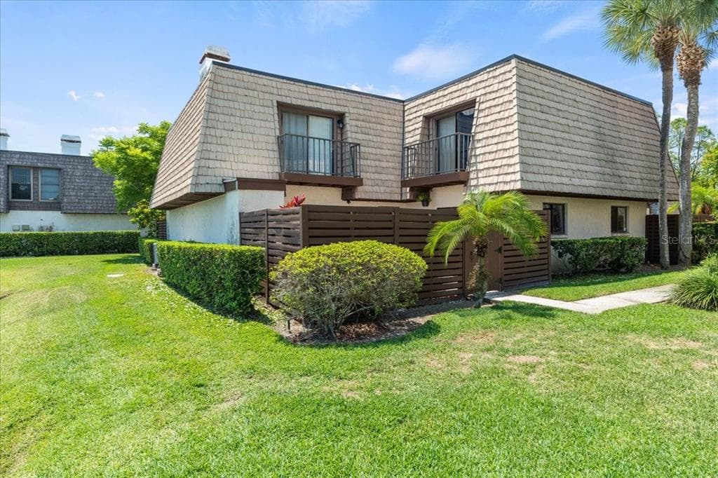 15305 W POND WOODS DRIVE UNIT 15305 TAMPA, FL 33618