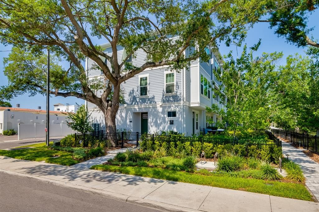 205 S TAMPANIA AVENUE UNIT 1 TAMPA, FL 33609