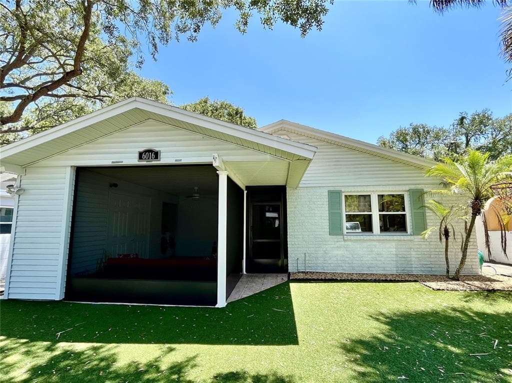 6016 S SWITZER AVENUE TAMPA, FL 33611