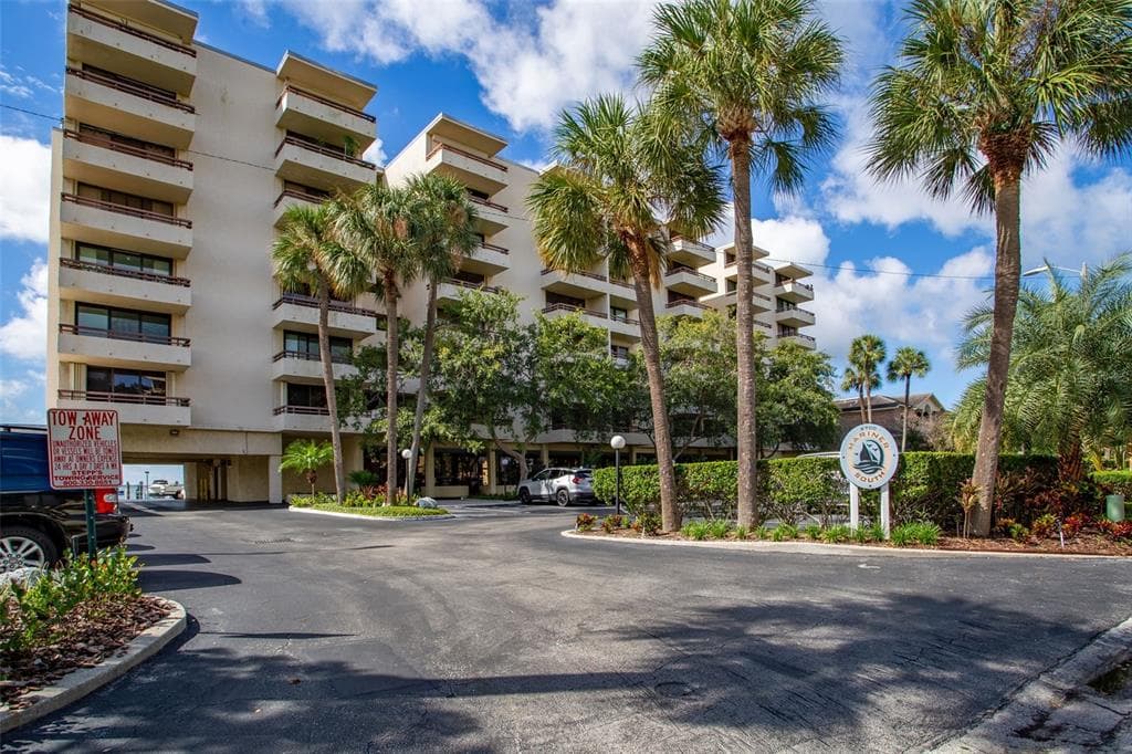 5700 MARINER STREET UNIT 402 TAMPA, FL 33609