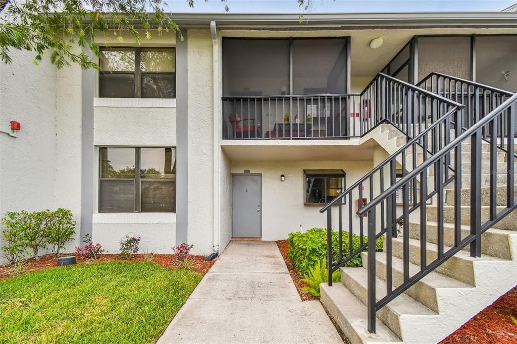 2073 SKIMMER COURT W UNIT 215 CLEARWATER, FL 33762