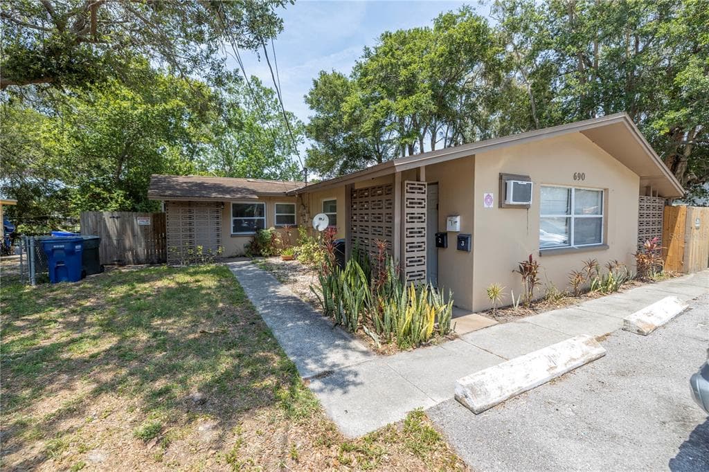 690 UNION STREET DUNEDIN, FL 34698