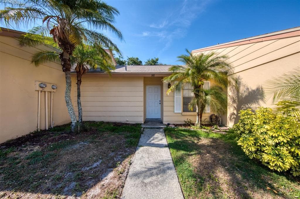 381 ESTERO COURT SAFETY HARBOR, FL 34695