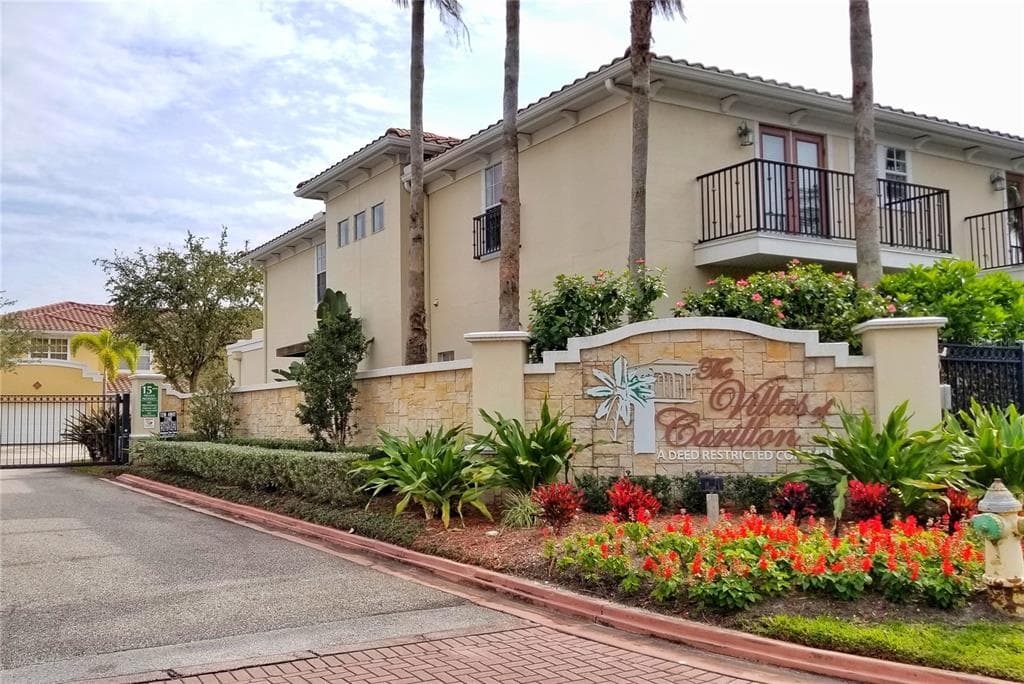 282 VALENCIA CIRCLE ST PETERSBURG, FL 33716