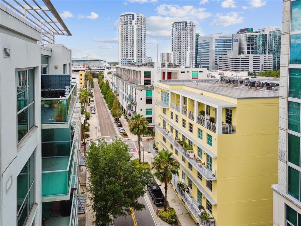 111 N 12TH STREET UNIT 1818 TAMPA, FL 33602