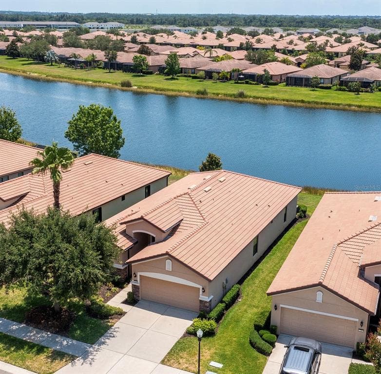 336 LAUREL FALLS DRIVE APOLLO BEACH, FL 33572