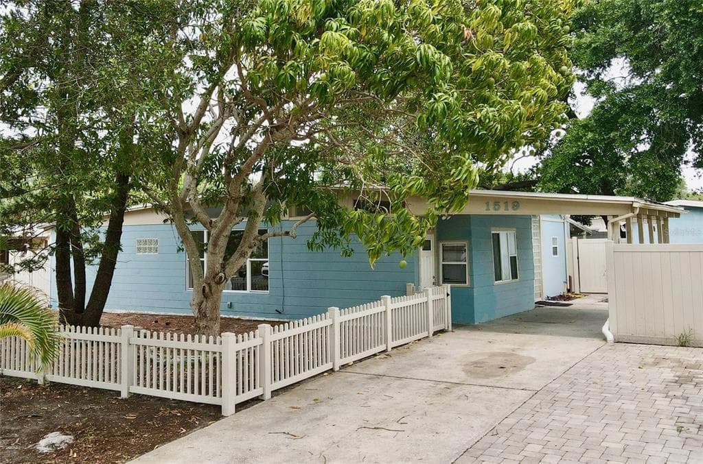 1519 CHANDLER AVENUE CLEARWATER, FL 33755