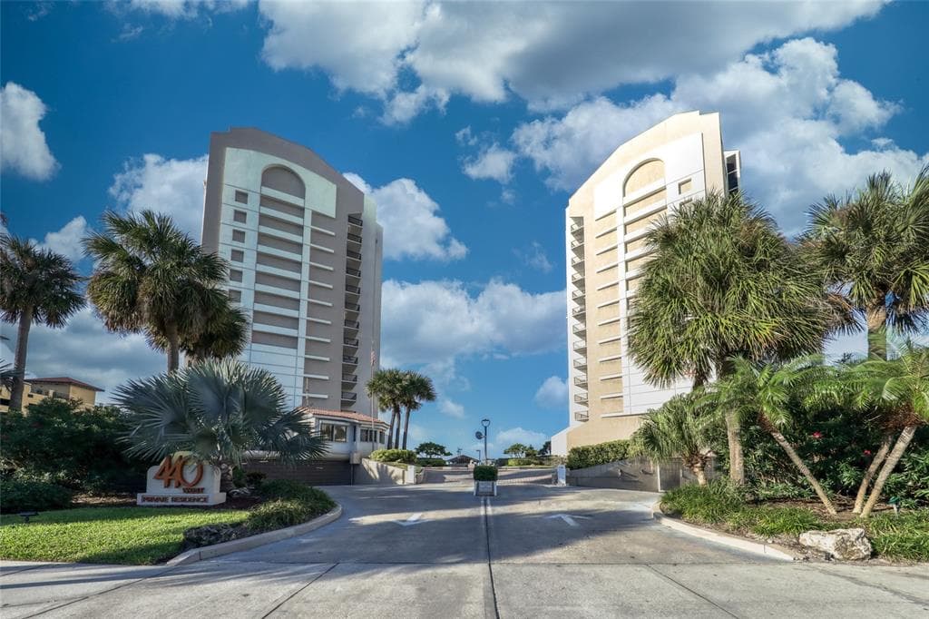 450 S GULFVIEW BOULEVARD UNIT 207 CLEARWATER BEACH, FL 33767