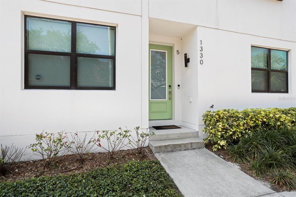 1330 W GRAY STREET UNIT 5 TAMPA, FL 33606