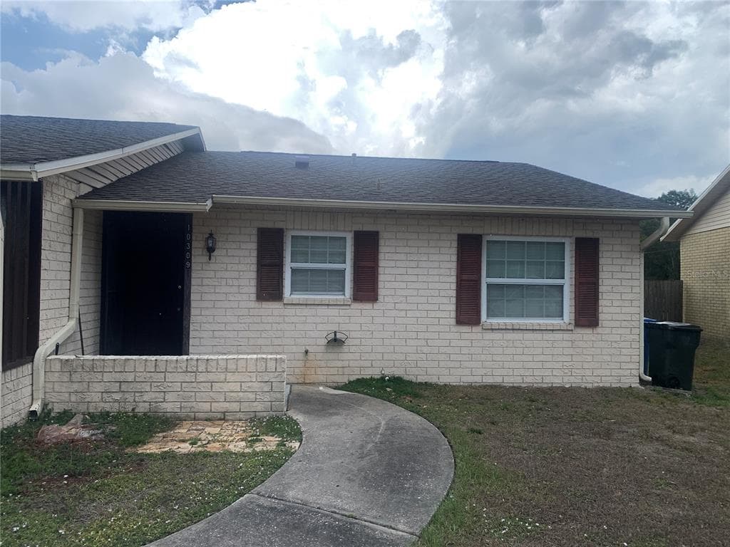 10309 BLUE FIELD COURT UNIT A THONOTOSASSA, FL 33592