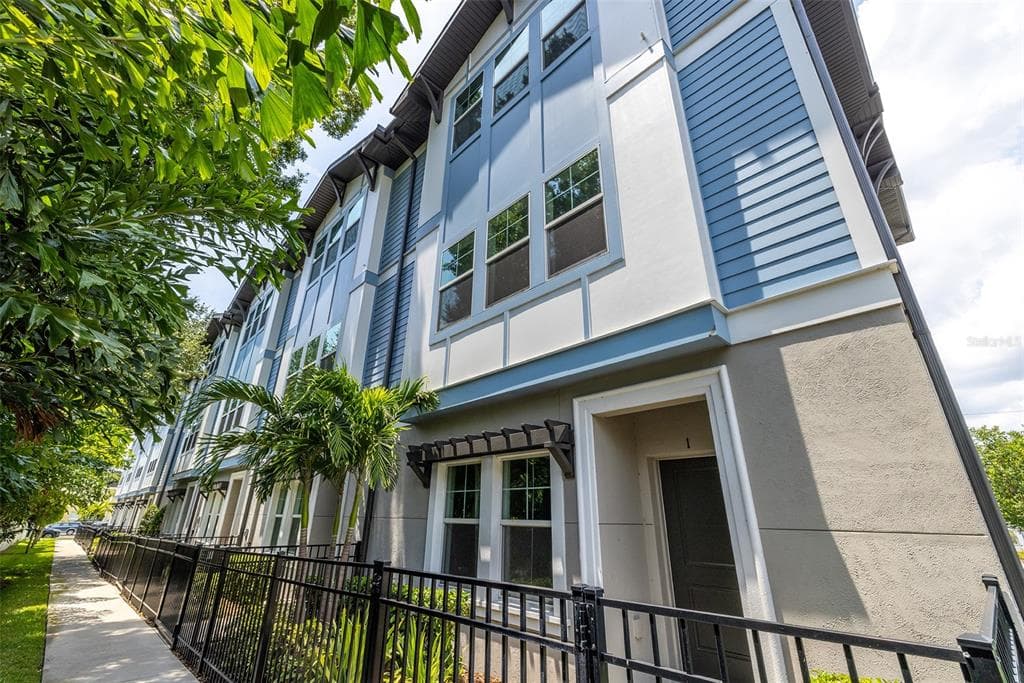 3120 W AZEELE STREET UNIT 1 TAMPA, FL 33609