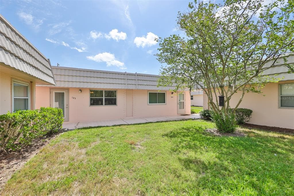 201 BEDFORD TRAIL UNIT 125 SUN CITY CENTER, FL 33573