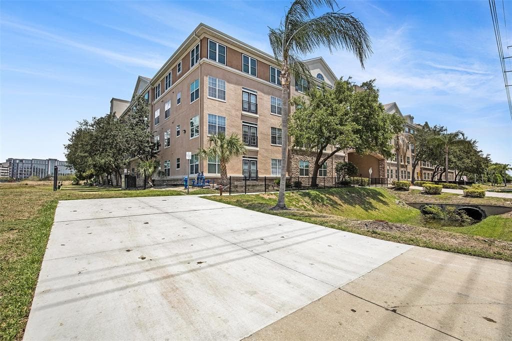 4221 W SPRUCE STREET UNIT 2417