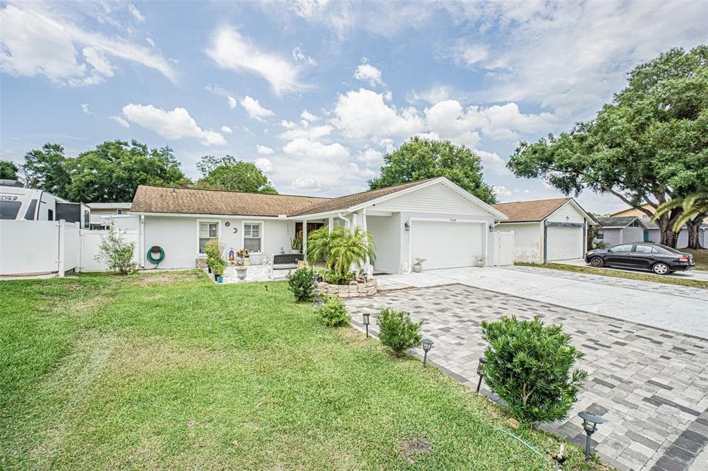 7520 CLEARVIEW DRIVE TAMPA, FL 33634