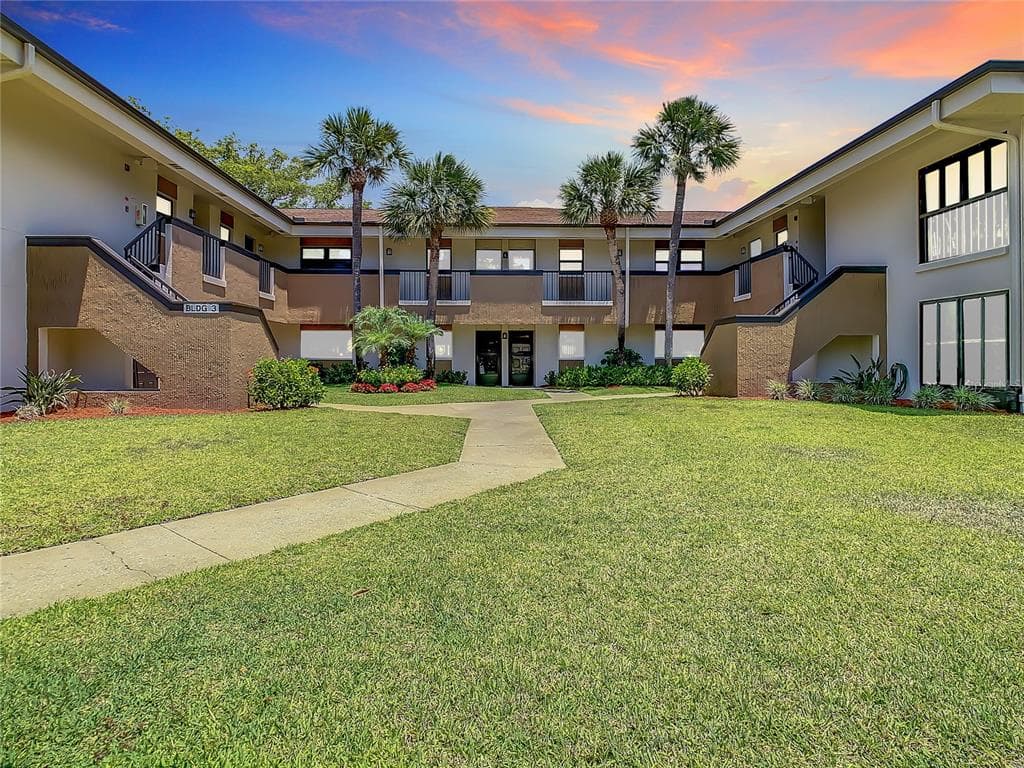 2700 NEBRASKA AVENUE UNIT 3-202 PALM HARBOR, FL 34684