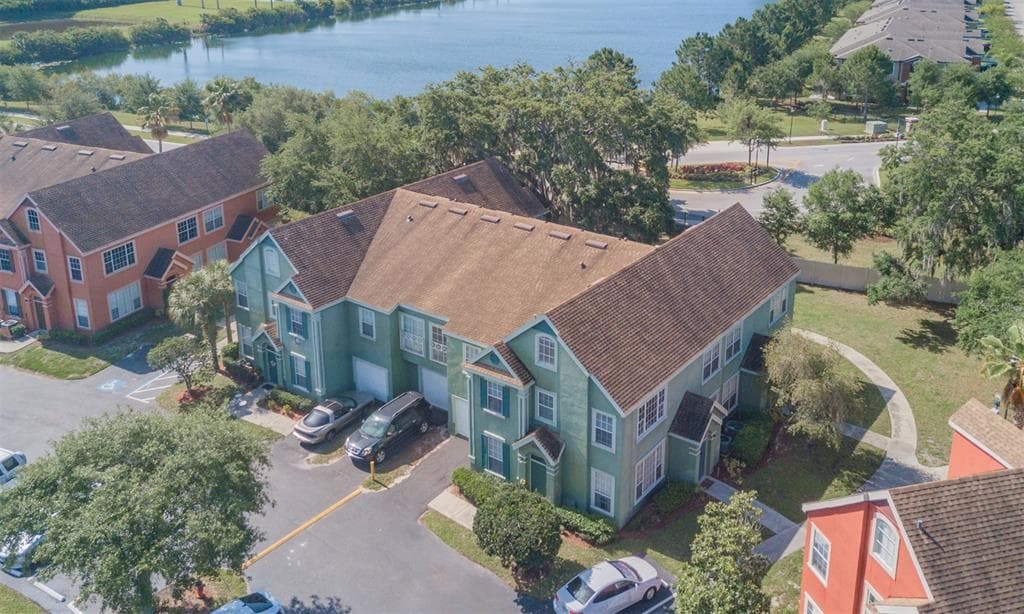 10568 WINDSOR LAKE COURT TAMPA, FL 33626