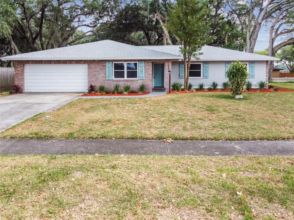703 QUEENS COURT SEFFNER, FL 33584
