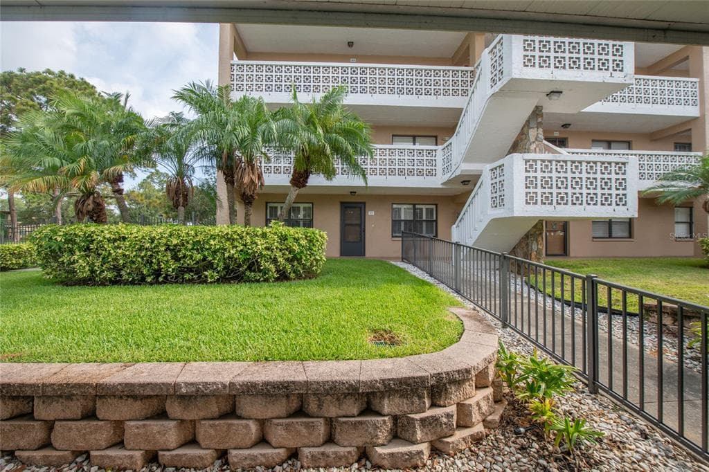 4910 BAY STREET NE UNIT 101 ST PETERSBURG, FL 33703