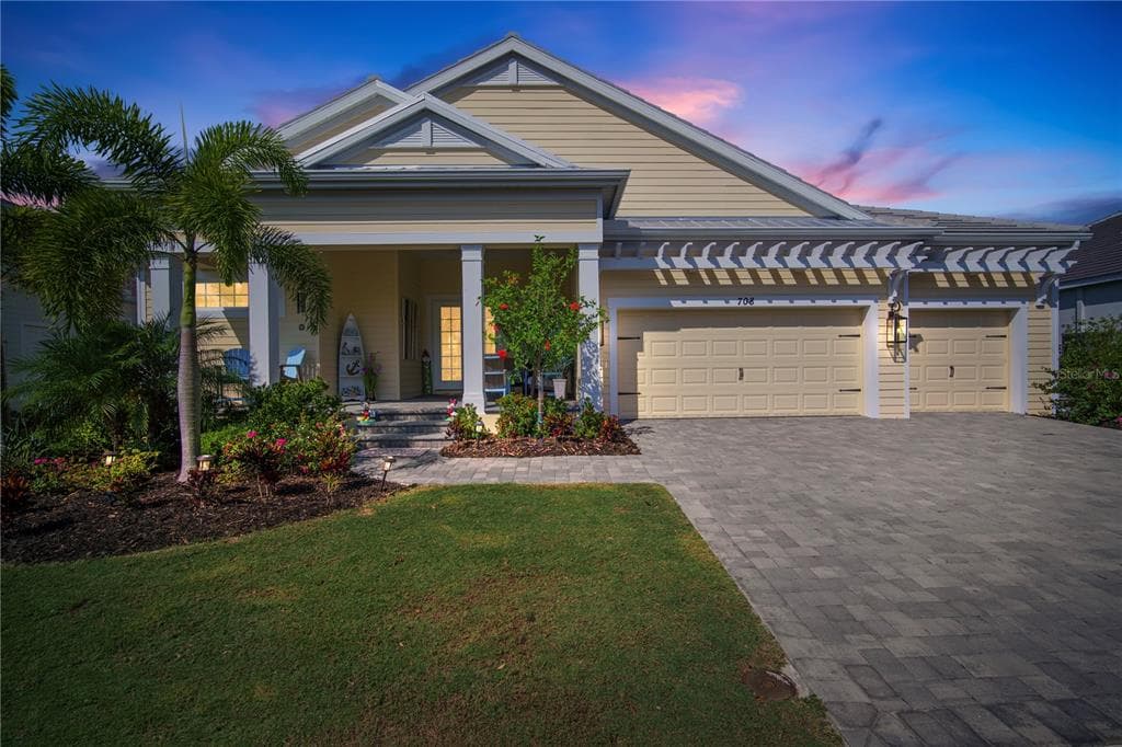 708 MANNS HARBOR DRIVE APOLLO BEACH, FL 33572