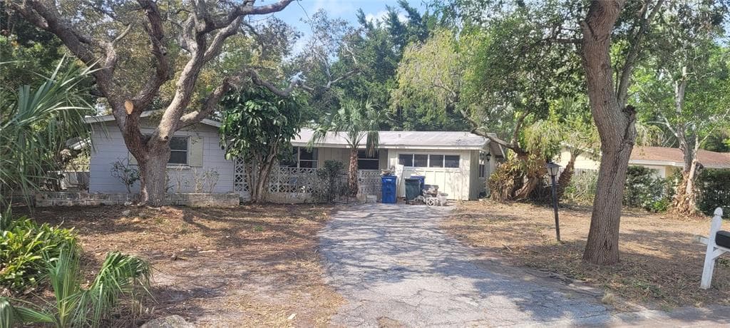 8212 CONSTANCE DRIVE SARASOTA, FL 34243