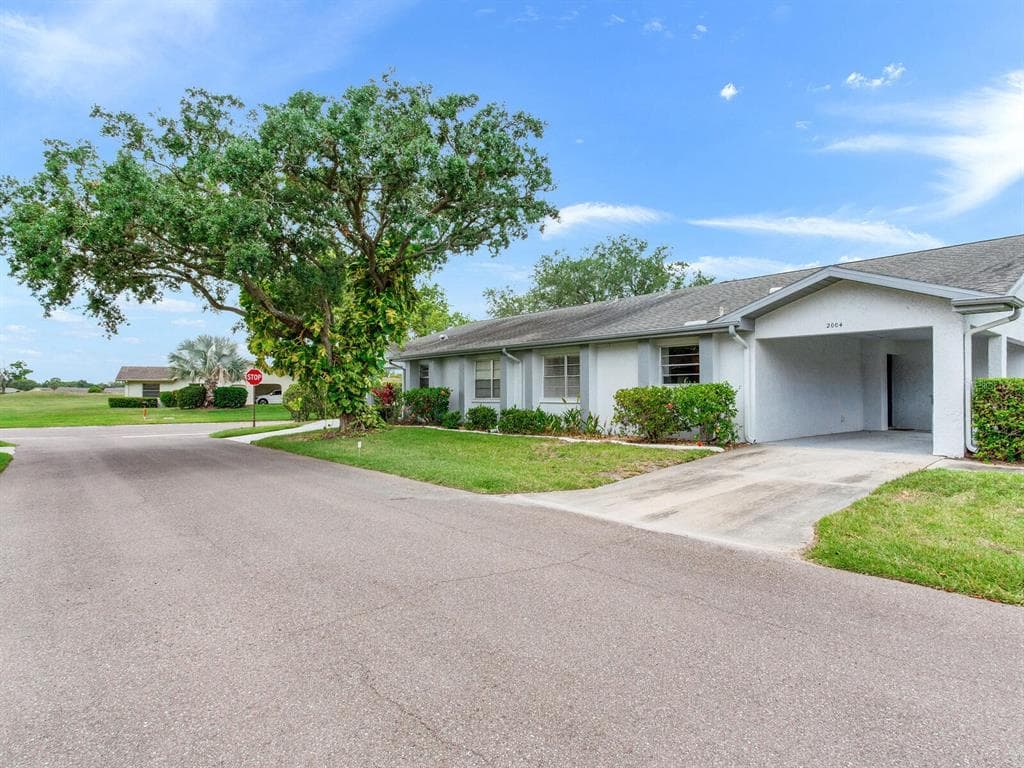 2004 HADRIAN COURT SUN CITY CENTER, FL 33573