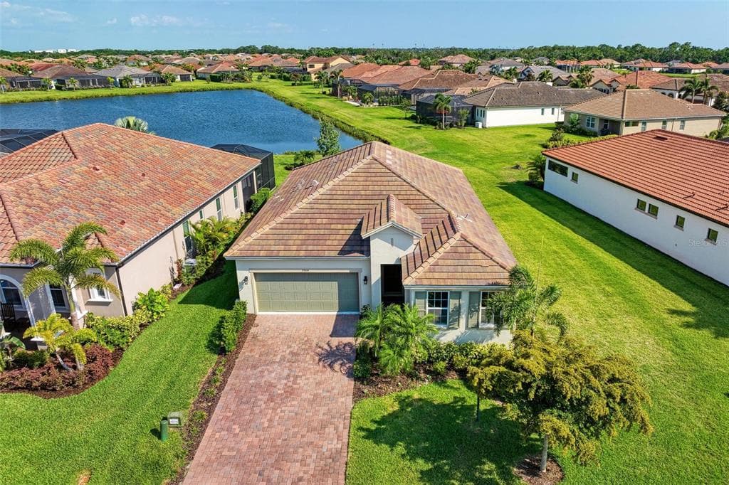 9904 MARBELLA DRIVE BRADENTON, FL 34211