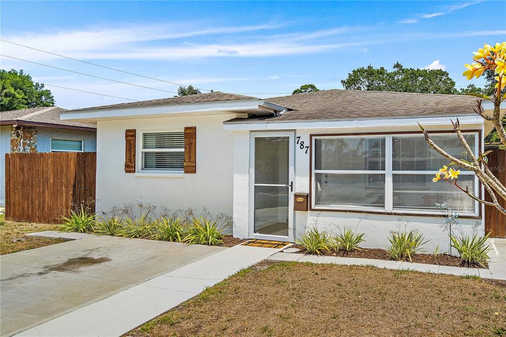 787 74TH AVENUE N ST PETERSBURG, FL 33702