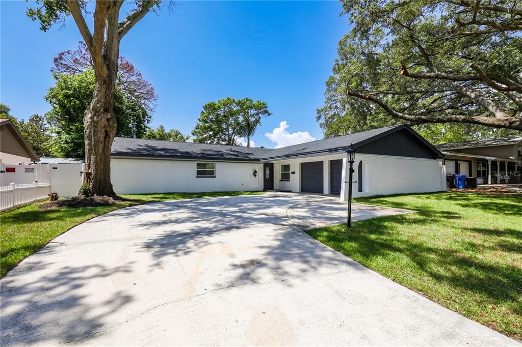 8010 W HIAWATHA STREET TAMPA, FL 33615