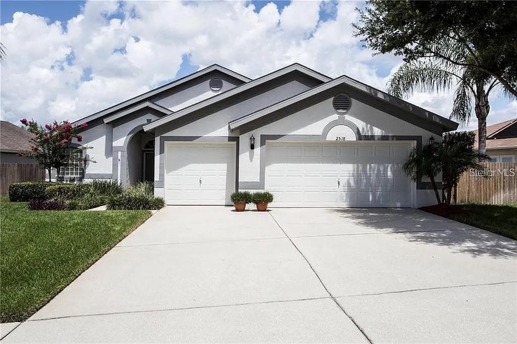2518 GROVEWAY DRIVE VALRICO, FL 33596