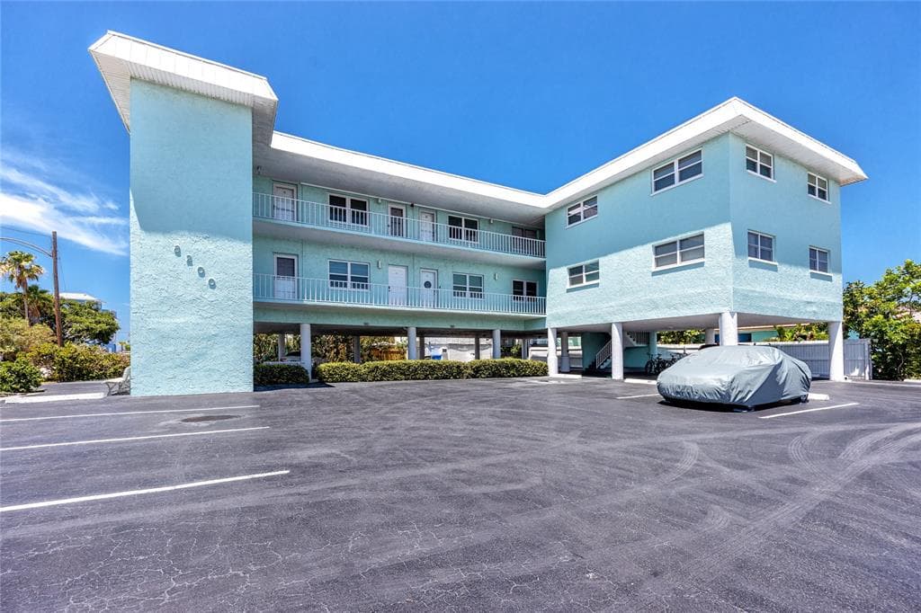8200 BAYSHORE DRIVE UNIT 4 TREASURE ISLAND, FL 33706