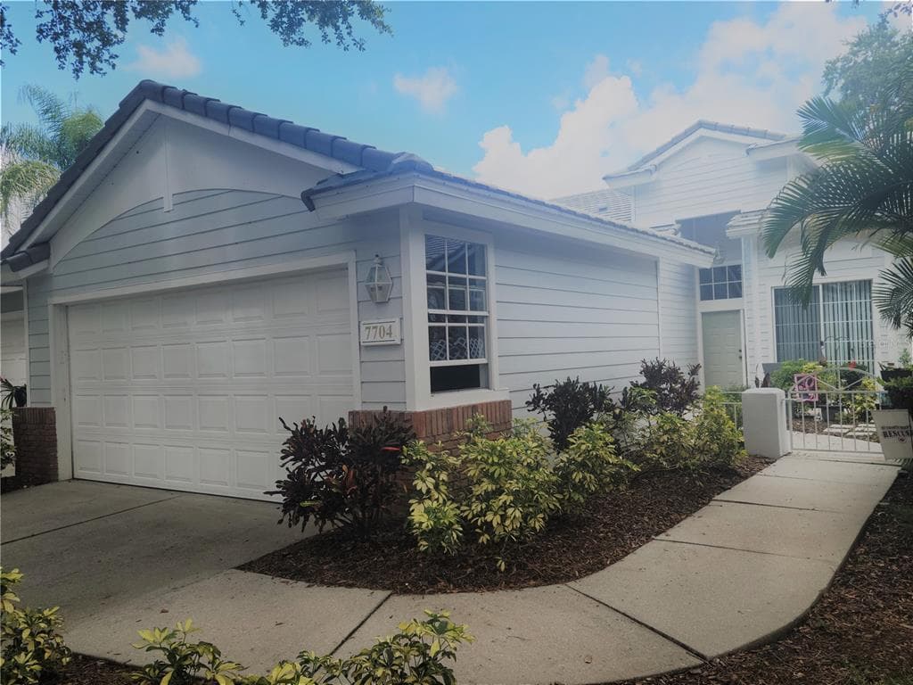 7704 WHITEBRIDGE GLEN UNIVERSITY PARK, FL 34201