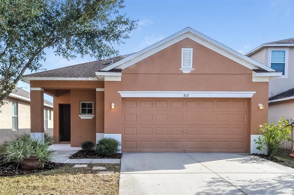 812 COLLEGE LEAF WAY RUSKIN, FL 33570