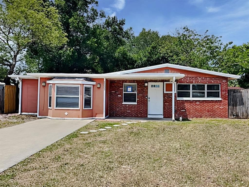 8003 WINSTON LANE TAMPA, FL 33615
