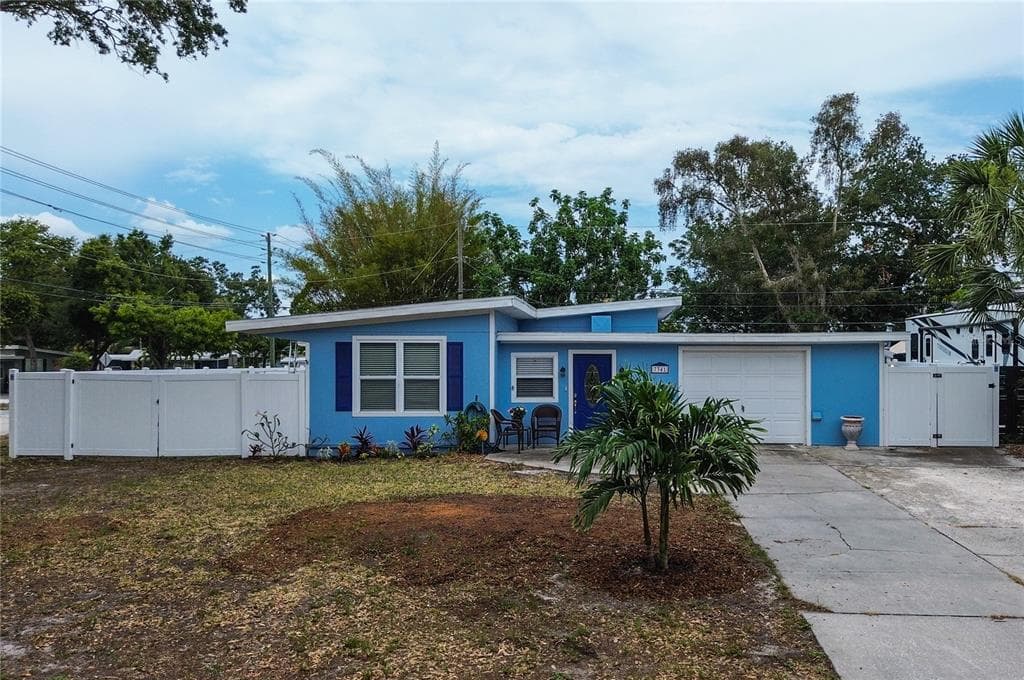 7341 LYNNWOOD AVENUE N ST PETERSBURG, FL 33710