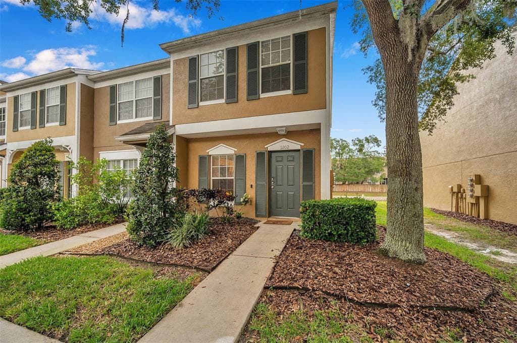 1202 KENNEWICK COURT WESLEY CHAPEL, FL 33543