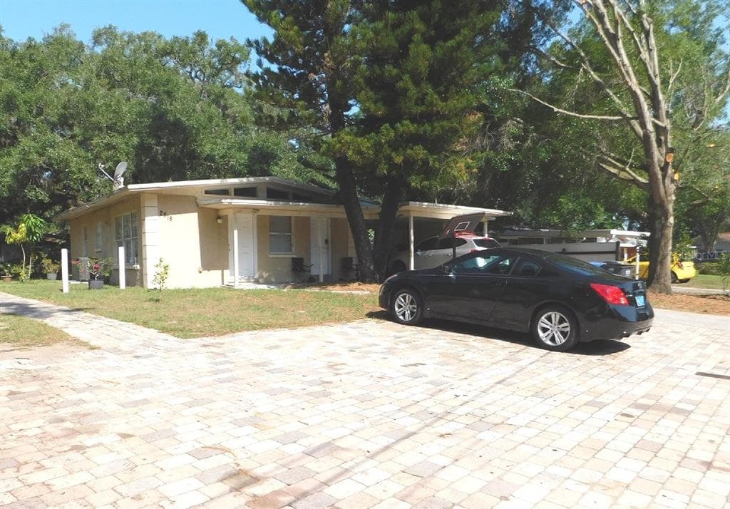 2816 LOCICERO DRIVE TAMPA, FL 33619