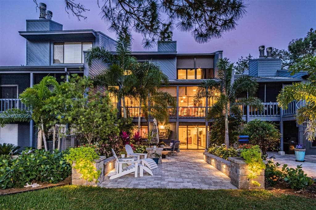 12 MARINER DRIVE TARPON SPRINGS, FL 34689