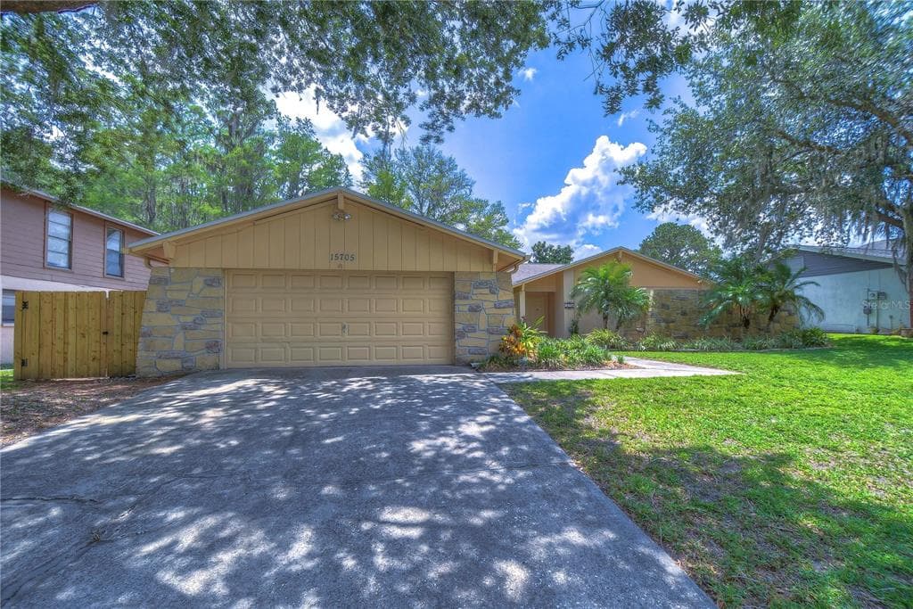 15705 GARDENSIDE LANE TAMPA, FL 33624