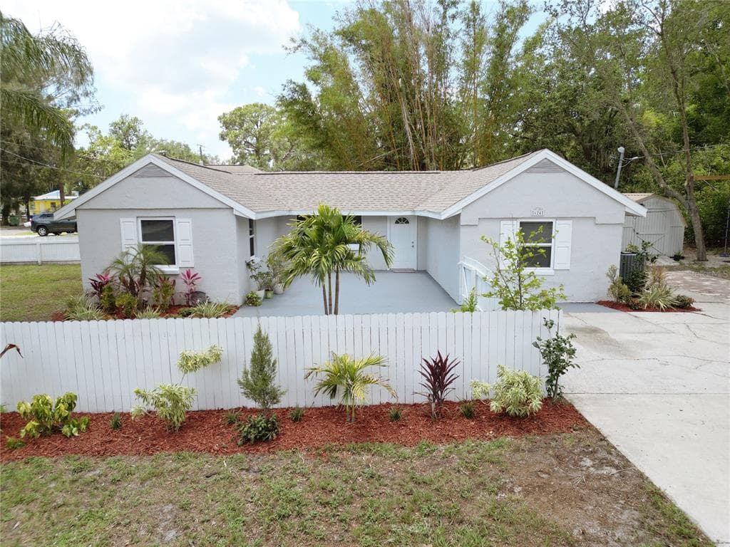 624 29TH STREET E BRADENTON, FL 34208