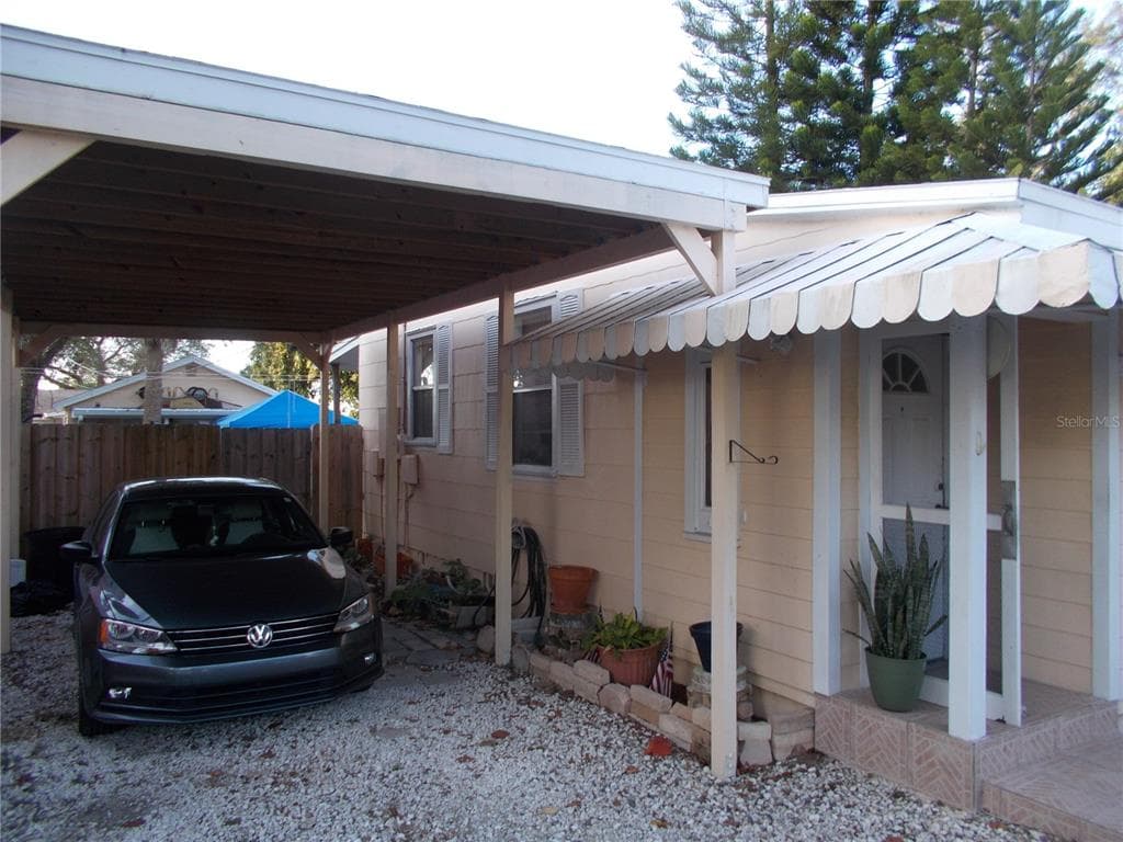 4158 COUNTY ROAD 16 ST PETERSBURG, FL 33709