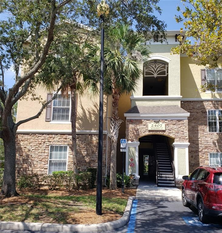 2407 COURTNEY MEADOWS COURT UNIT 202 TAMPA, FL 33619