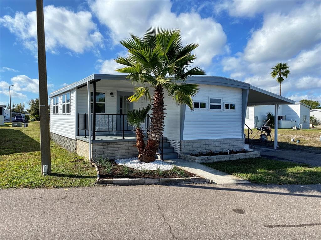 7266 MOUNT GEORGETOWN DRIVE NE UNIT 560 ST PETERSBURG, FL 33702