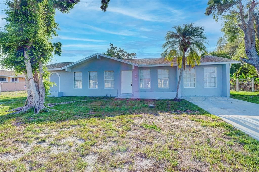 1530 MEDFORD PL LEHIGH ACRES, FL 33936