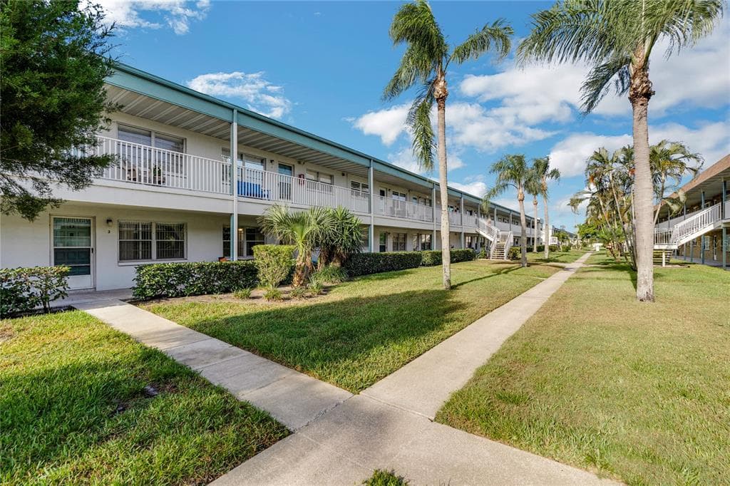5217 81ST STREETS N UNIT 4 ST PETERSBURG, FL 33709