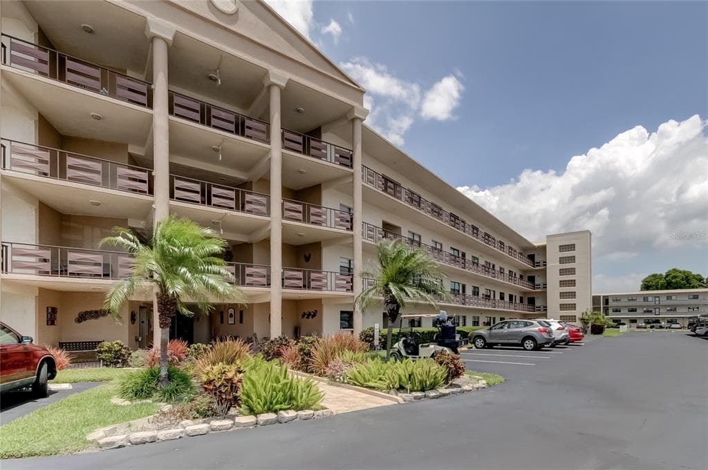 7975 58TH AVENUE N UNIT 108 ST PETERSBURG, FL 33709
