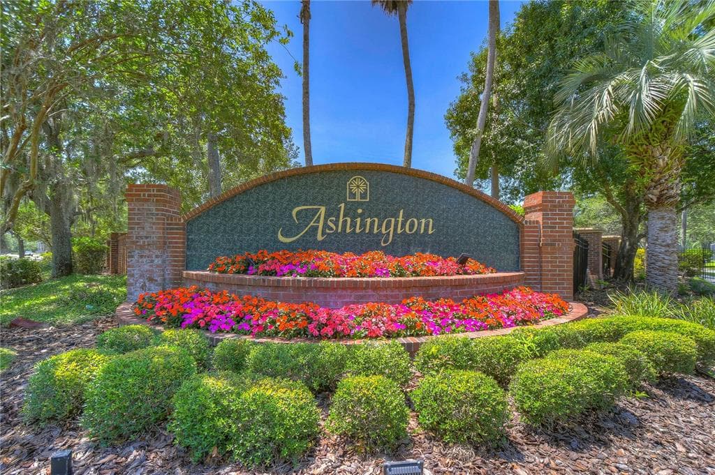 5103 ASHCREST COURT TAMPA, FL 33647